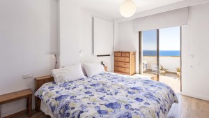 Three bedroom duplex with panoramic sea views in Torrenova