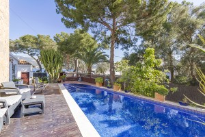 6 Bedroom villa with pool and sea views in Torrenova, Calvia