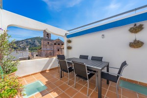 Lovely town house with small pool within walking distance to the centre in Pollensa