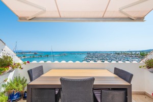 Sea view penthouse apartment with a large terrace in Puerto Alcudia