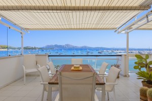 Beachfront penthouse with unbeatable coastal views in Puerto Pollensa