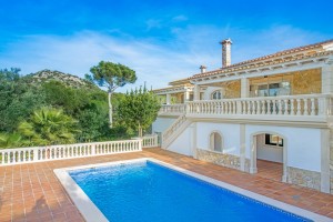 Attractive and spacious villa close to the golf course in Santa Ponsa