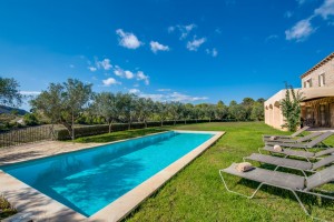 Quality villa with holiday rental license in the northeast of Mallorca