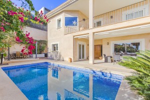 Fantastic villa in the sought-after residential area Génova near Palma