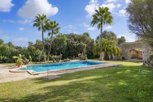 Impressive and spacious finca with lots of privacy in the Muro countryside