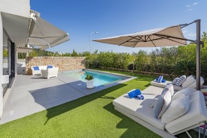State-of-the-art villa with pool and views of the city in Palma