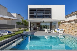 State-of-the-art villa with pool and views of the city in Palma