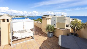 A wonderfully bright and spacious penthouse apartment overlooking the sea in this exclusive gated residential development in Bendinat.