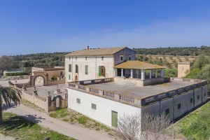 Stately finca with working farm and several outbuildings in Montuïri