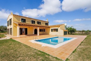 Superb country home with four bedrooms and a private pool in Santanyí