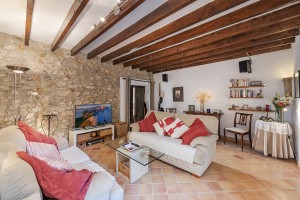 Lovely 3 bedroom town house with inner patio near the main square in Pollensa