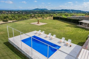 Lovely country home with pool and mountain views in Selva