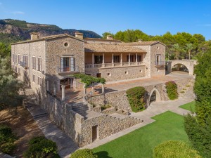 Stunning mansion in the picturesque mountain region of Puigpunyent