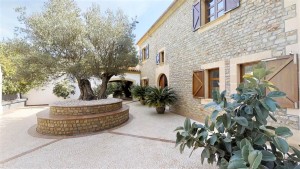 Fabulous country finca with private pool, rental license and gardens close to the town Felanitx