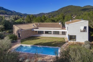 Modern villa with a private pool and mountain views close to Palma in Esporles