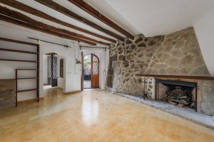 Charming 5 bedroom house with lots of character to renovate in Sóller