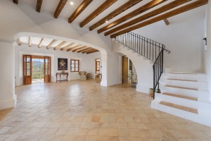 Outstanding rustic retreat on a huge plot in the exclusive Pollensa countryside