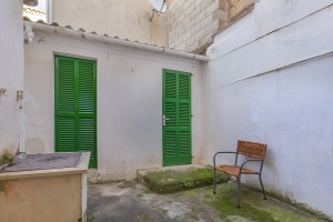 Excellent town house investment to renovate in the heart of Alcudia