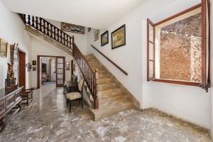 Magnificent town house with lots of potential in privileged area of Alcudia