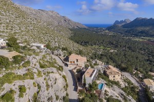 Elevated building plot with incredible sea views close to the town Pollensa