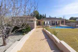 Spacious villa with mountain view and rental license close to Pollensa