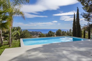 Handsome contemporary-style villa with pool and garden in Génova, Palma