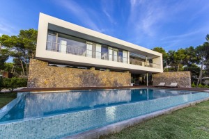 Modern villa with infinity pool, by the beach in Cala Gat near Cala Ratjada