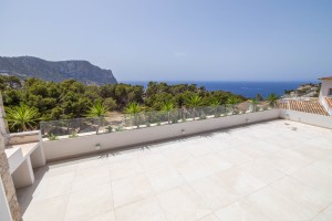 Enjoy great sea views from this 4 bedroom ensuite property in Cala Marmasen