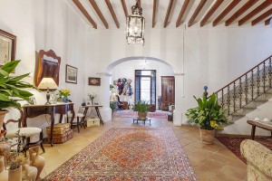 Attractive house with traditional featues in the village of Alaró