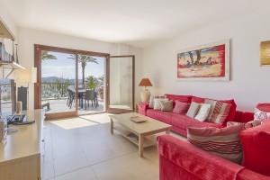 Spacious frontline apartment with amazing sea views in Puerto Pollensa