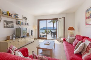 Spacious frontline apartment with amazing sea views in Puerto Pollensa