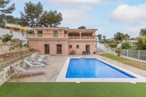 Spacious 4 bedroom villa with private pool and wonderful views in Palmanova