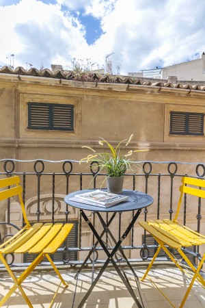 Delightful 3 bedroom apartment with balcony in Palma old town