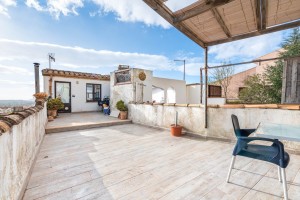 Attractive town house located in the heart of Pollensa in a quiet and cosy street