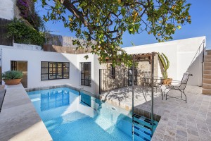 Elegant town house with pool and roof terrace in the centre of Pollensa