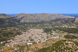 Plot of land with project close to the beaches in a rural location near Pollensa