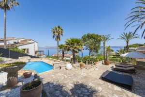Modern villa with fabulous sea views and a private pool in Bonaire, Alcudia