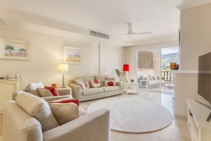 Gorgeous 2 bedroom apartment with 3 community pools in Bendinat