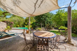 Country villa with rustic charm and pretty gardens in Pollensa