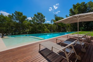Elevated villa with swimming pool in front of the marina in Santa Ponsa