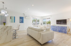 Contemporary 3 bedroom apartment with community pool in Portals Nous