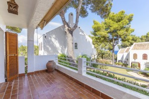 Bright 3 bedroom house with community pool and gardens in Sol de Mallorca
