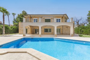 Spacious villa with pool and gardens in a sought-after area of Puerto Pollensa