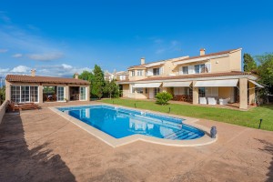 5 bedroom villa with rental license and sea views close to Maioris Golf in Sa Torré, Llucmajor