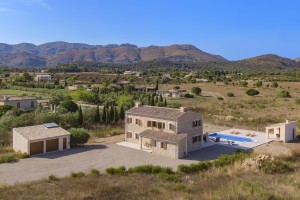 3-bedroom country house with beautiful views near the beach in Puerto Pollensa