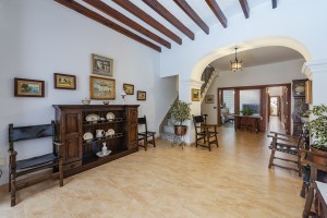 Large village house to renovate in the heart of Pollensa with space for a pool