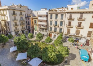 Fantastic penthouse apartment overlooking the square in Palma