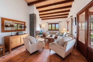 Traditional 4 bedroom villa with mountain views and pool in Pollensa