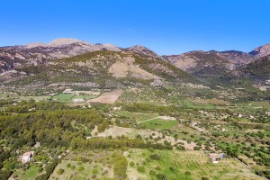 Large plot with beautiful surroundings in a rural area of Moscari, Selva