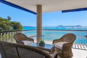 Contemporary seafront apartment with incredible coastal views in Puerto Pollensa
